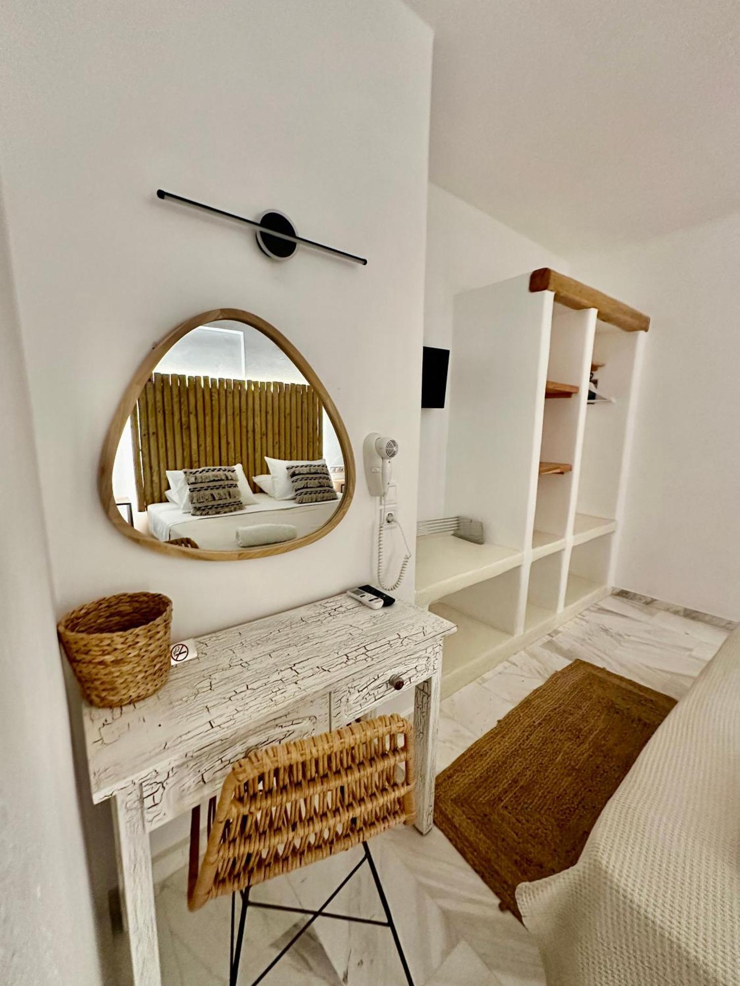Athina Rooms - Lounge Apartments Páros Eksteriør bilde