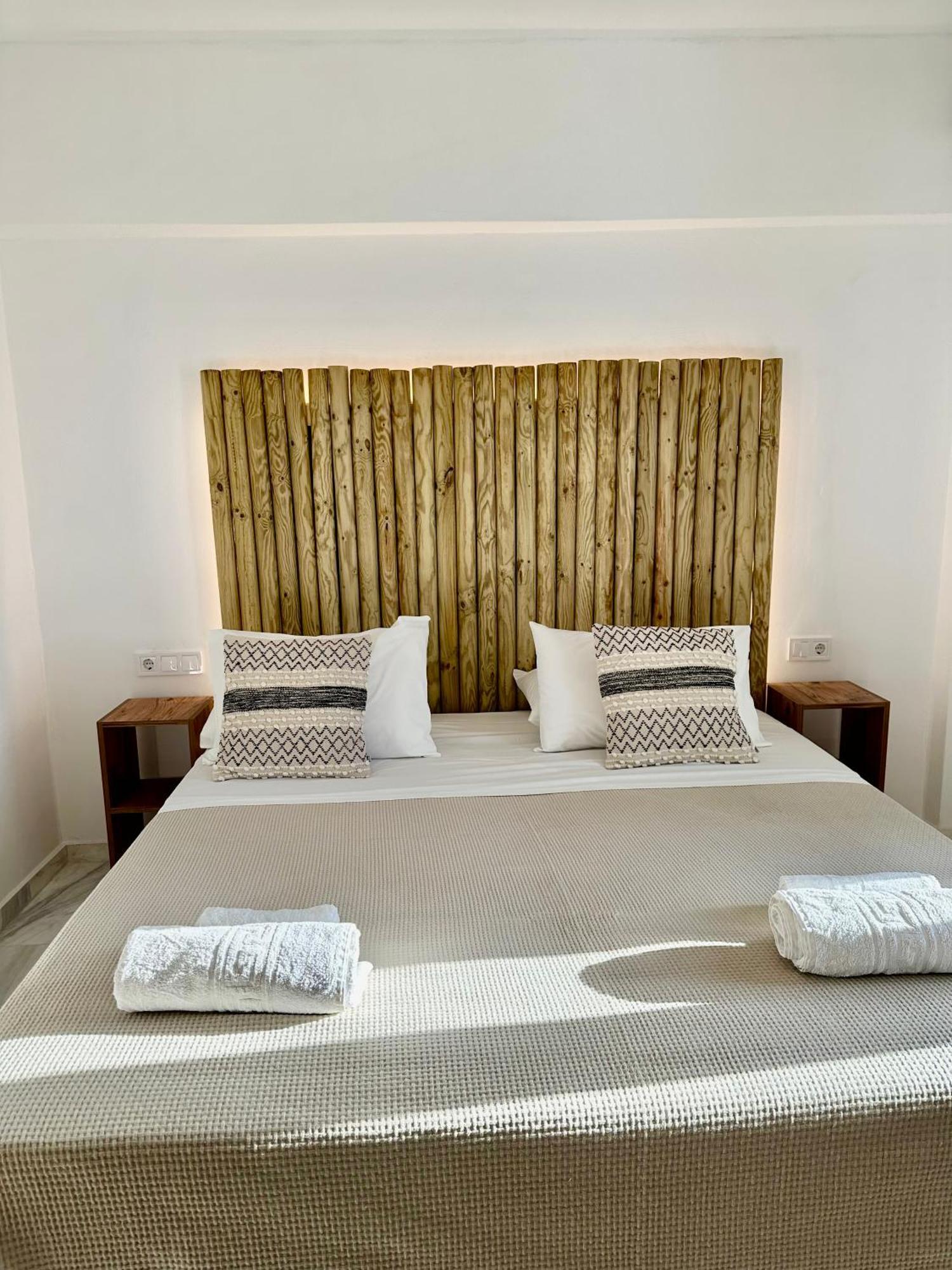 Athina Rooms - Lounge Apartments Páros Eksteriør bilde
