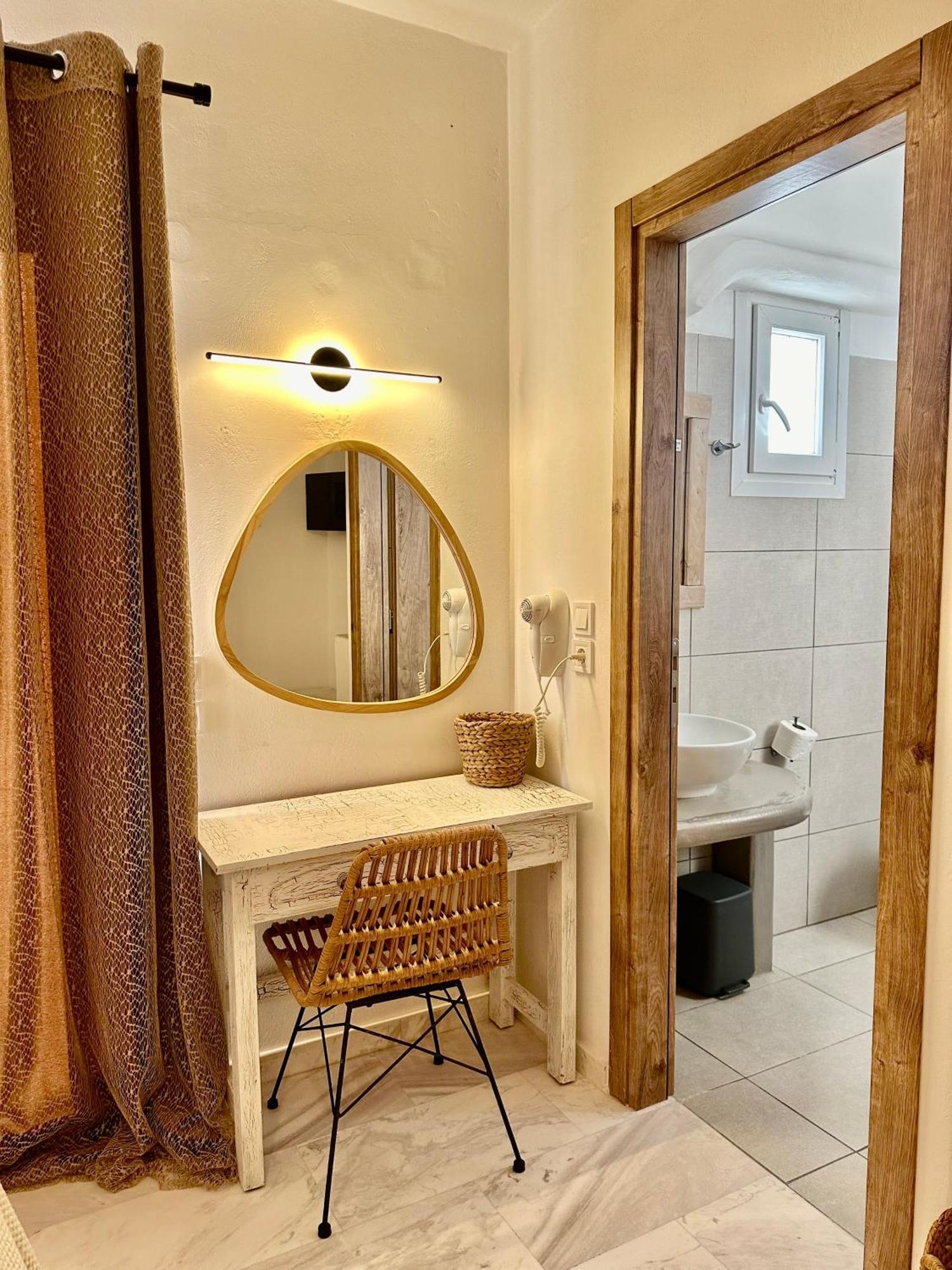 Athina Rooms - Lounge Apartments Páros Eksteriør bilde