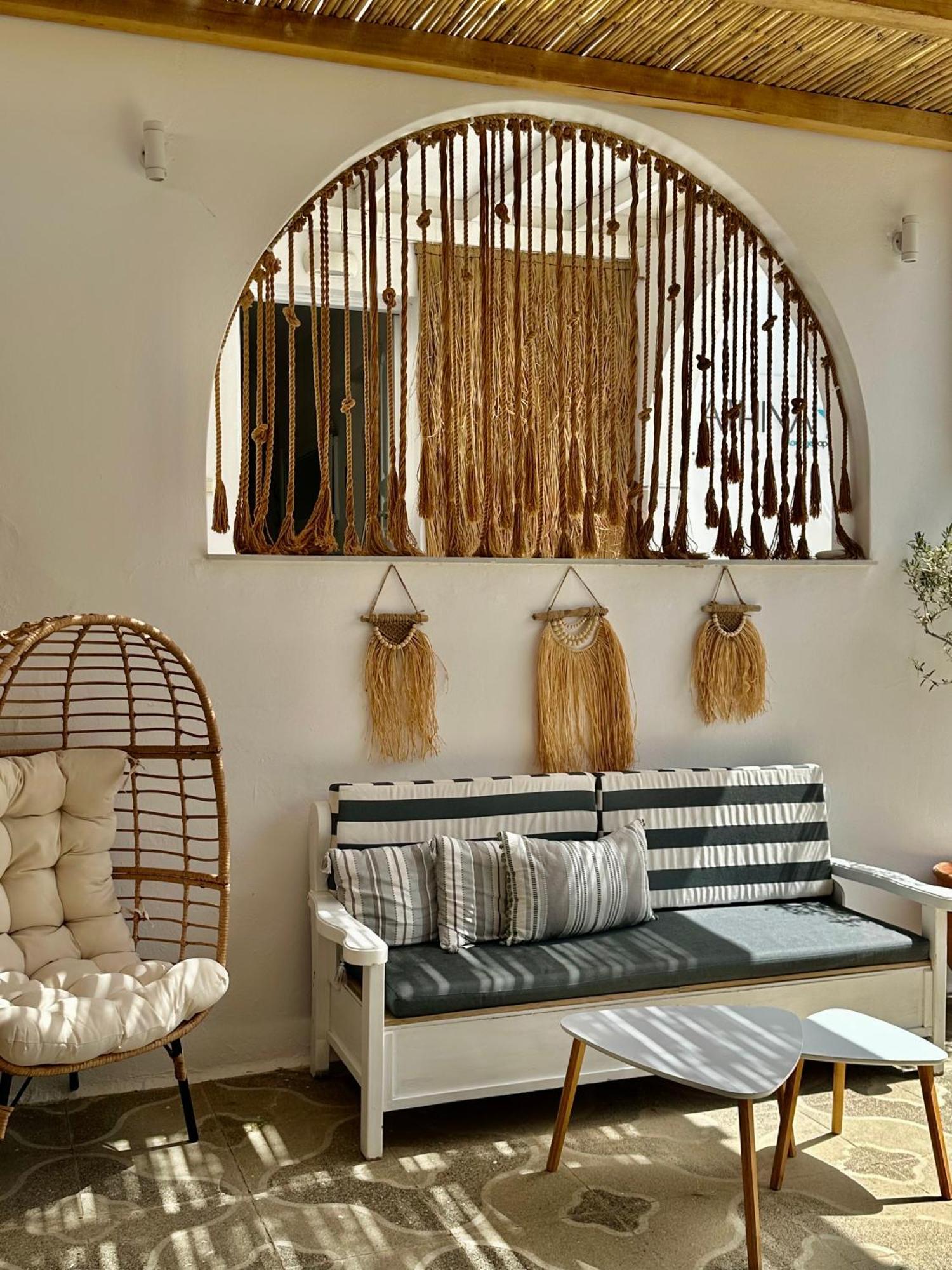Athina Rooms - Lounge Apartments Páros Eksteriør bilde