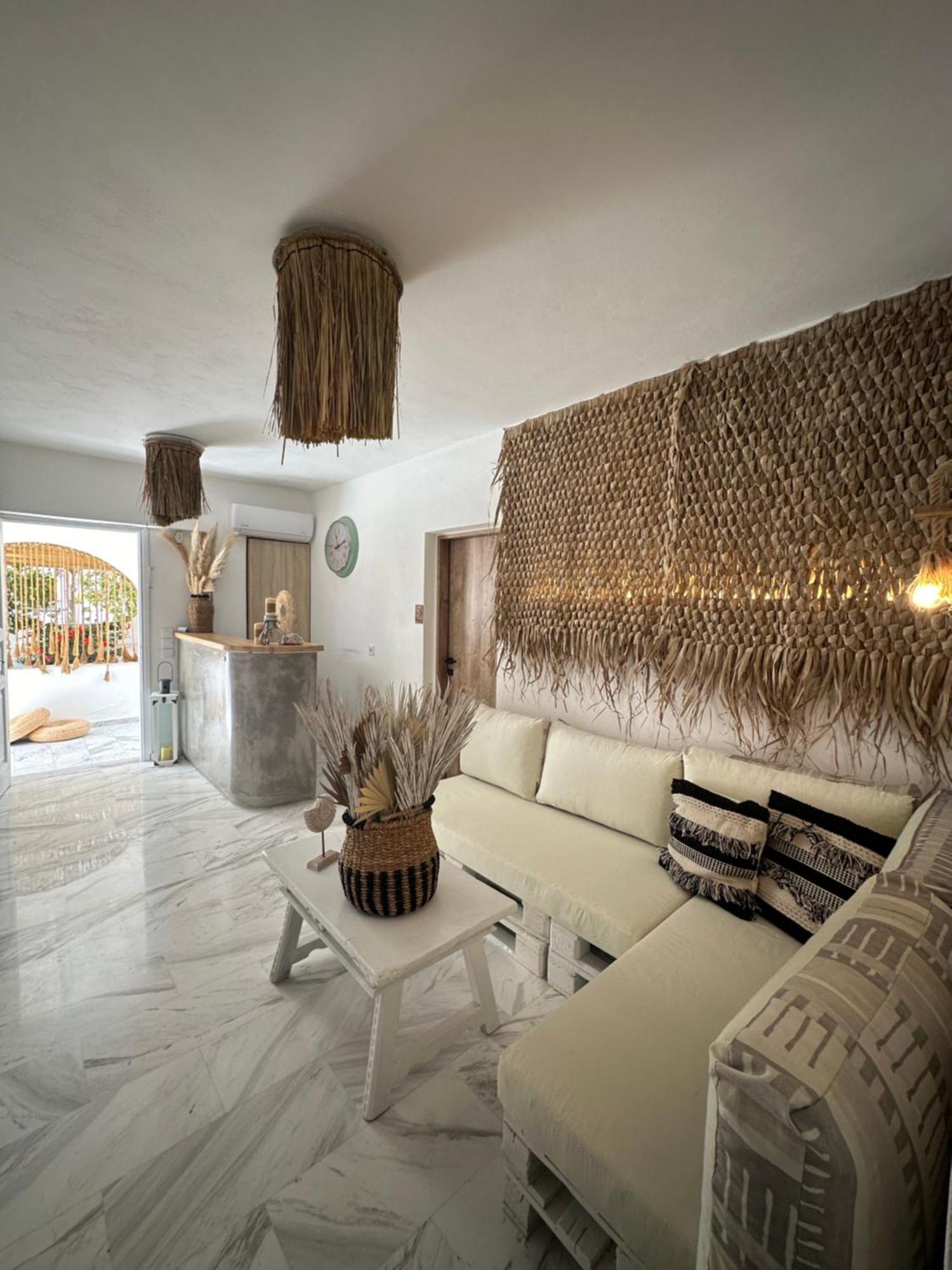 Athina Rooms - Lounge Apartments Páros Eksteriør bilde