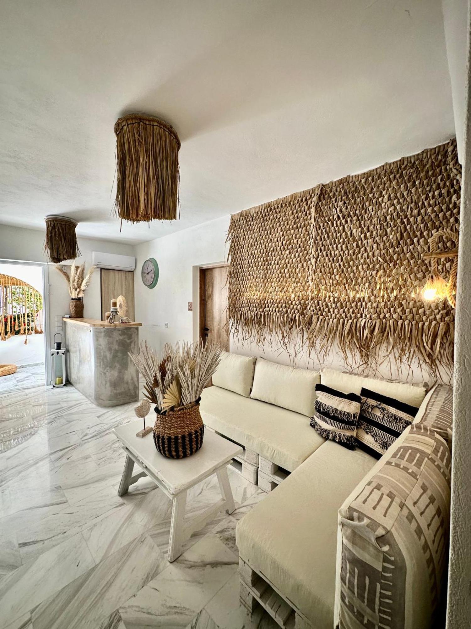 Athina Rooms - Lounge Apartments Páros Eksteriør bilde