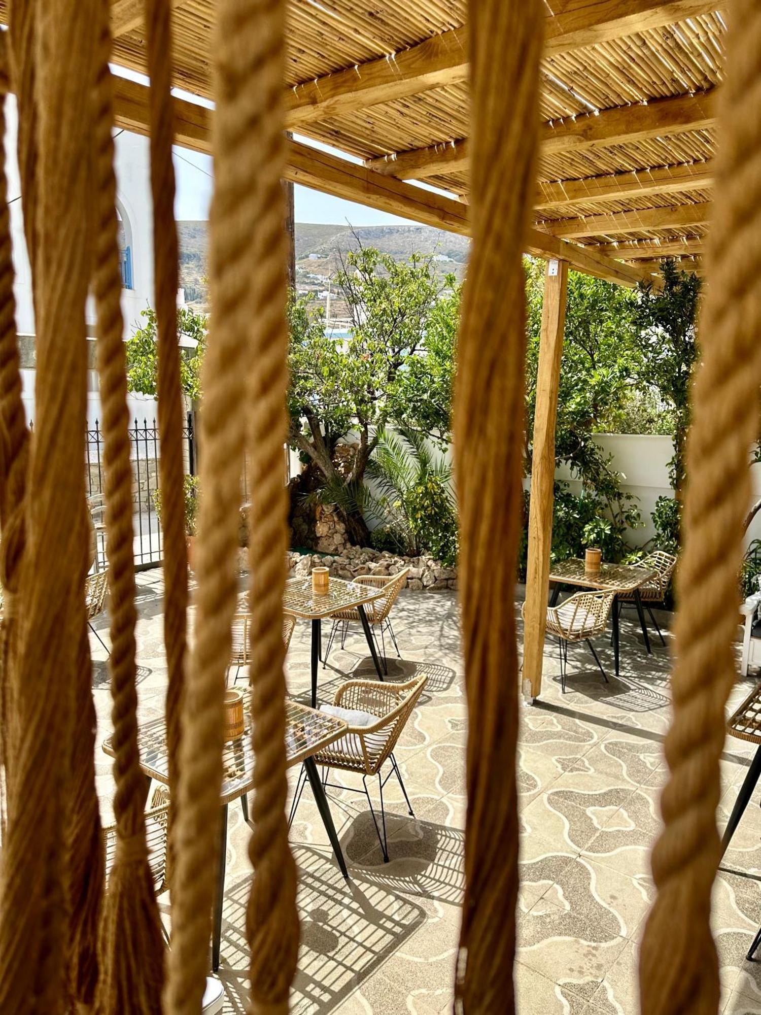Athina Rooms - Lounge Apartments Páros Eksteriør bilde