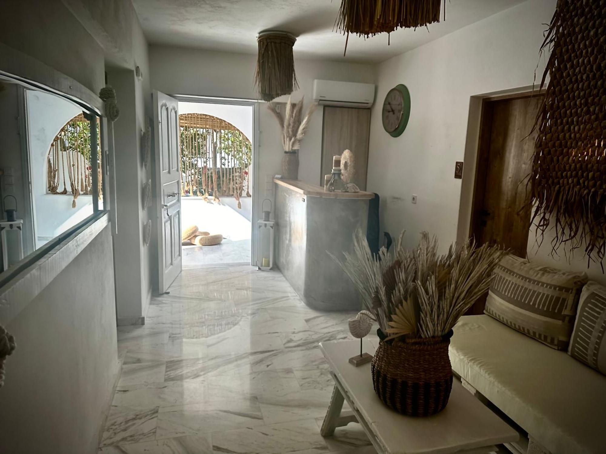 Athina Rooms - Lounge Apartments Páros Eksteriør bilde